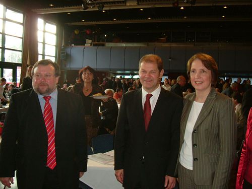 Olaf Scholz mit Kreisvorsitzender Annette Karl und Bezirsrat Werner Windisch